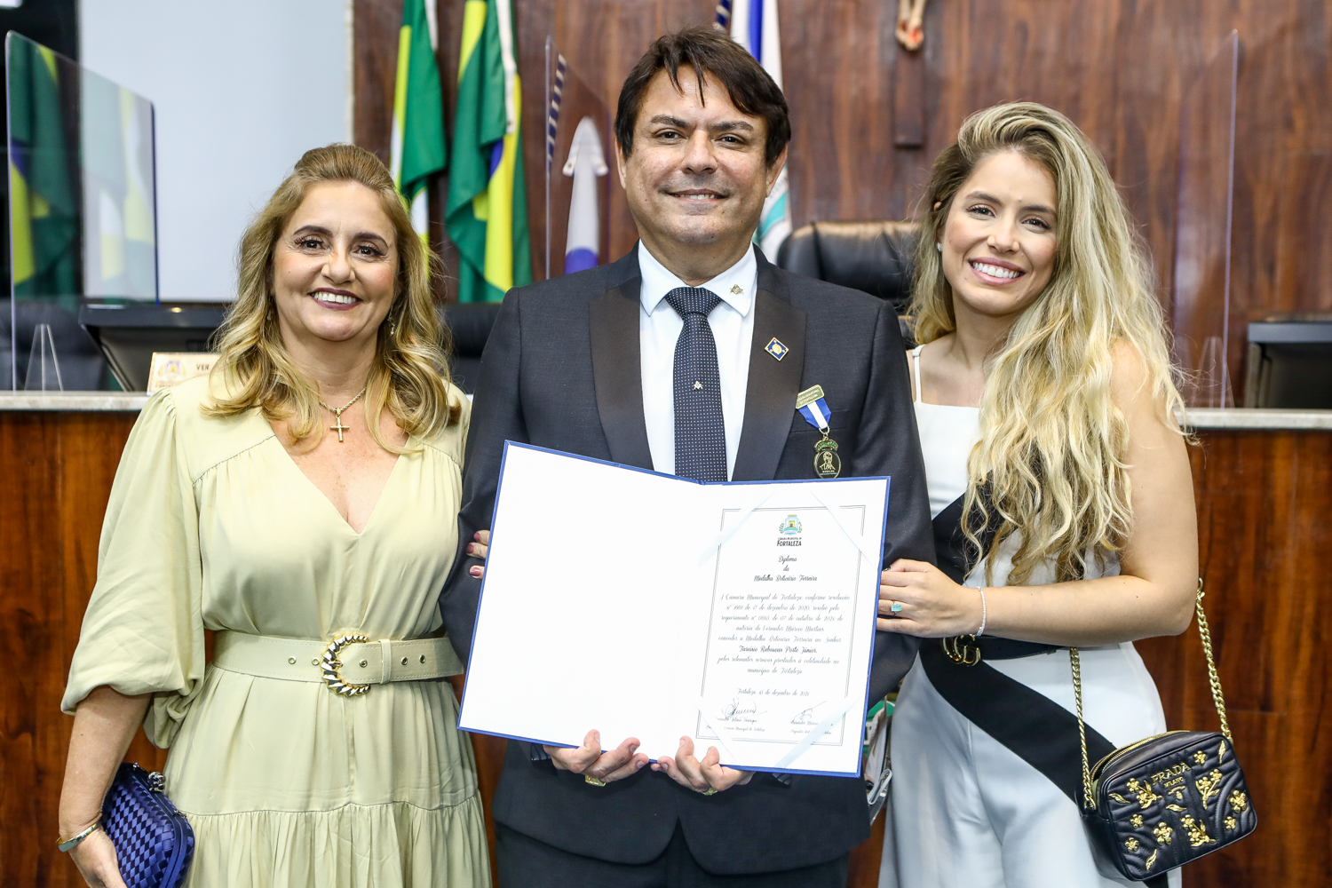 Tarcísio Porto Júnior é agraciada pela CMFor com a Medalha Boticário Ferreira