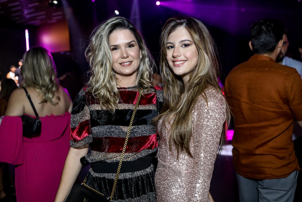 Viviane E Yasmin Ferreira (1)