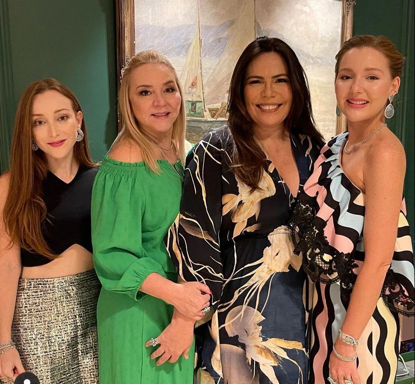 Sandra Fujita pilota mais um Natal das Divas em seu elegante endereço Sandra Fujita pilota mais um Natal das Divas em seu elegante endereço