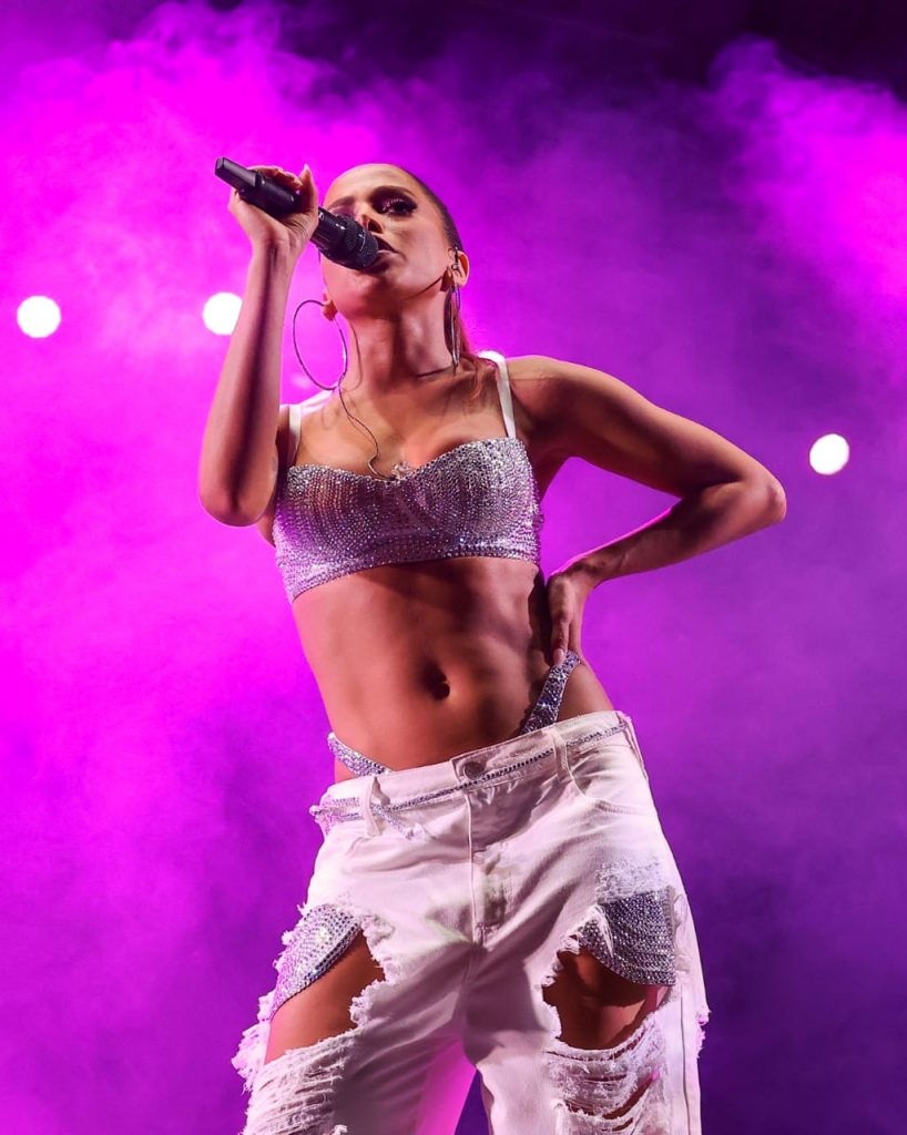 
				Anitta
				