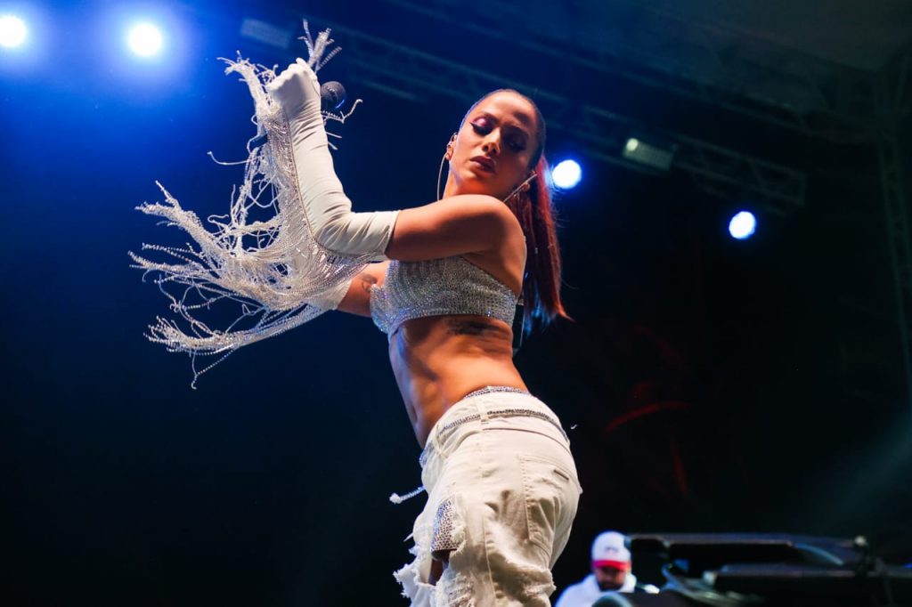 
				Anitta
				