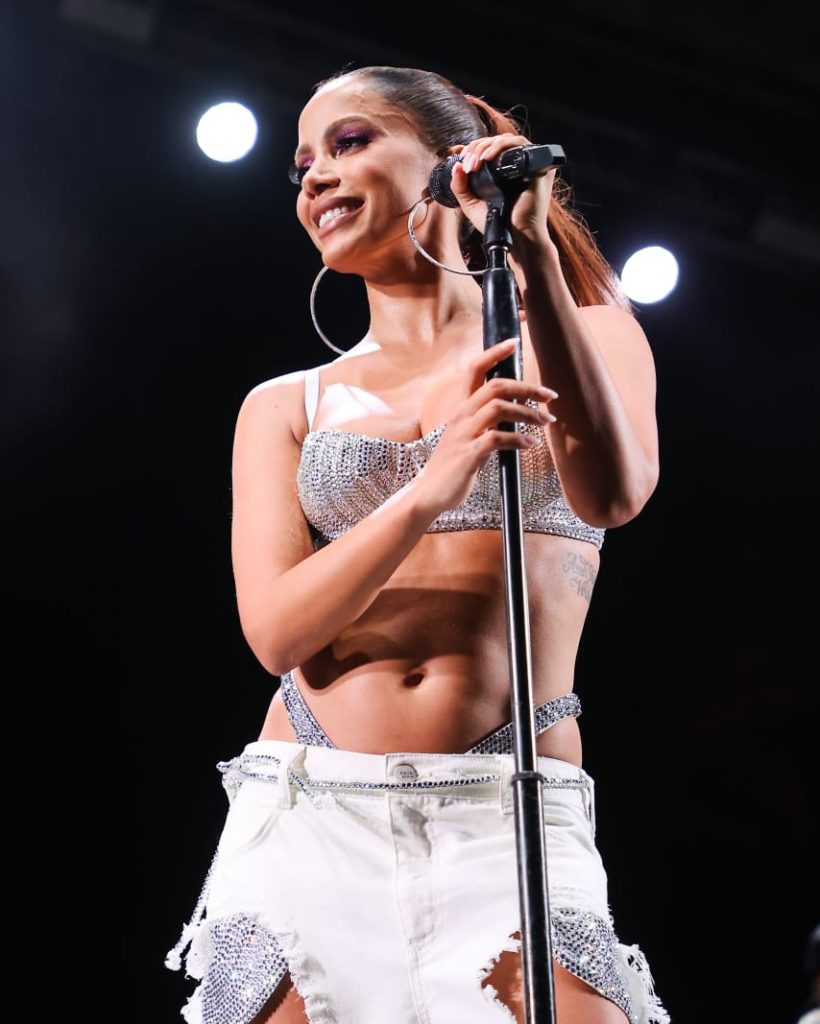
				Anitta
				