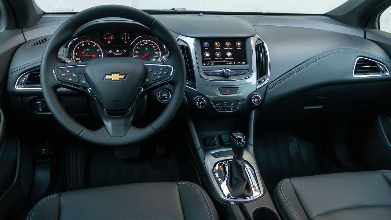 Chevrolet Cruze Midnight 2022 Foto 8