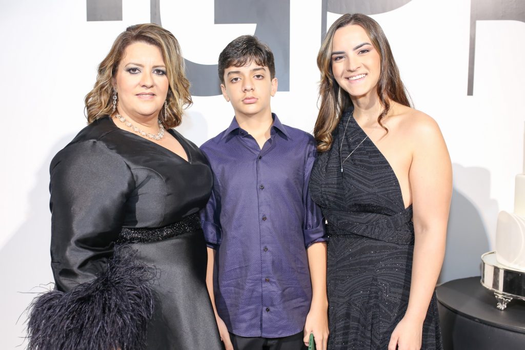 Claudia, João E Renata Felix