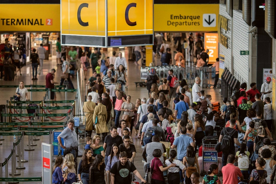 Adiada exigência de visto para turistas dos EUA, Canadá e Austrália