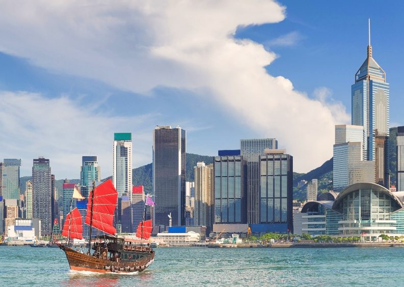 Hong Kong proíbe entrada de visitantes oriundos de 153 países no seu território Hong Kong proíbe entrada de visitantes oriundos de 153 países no seu território