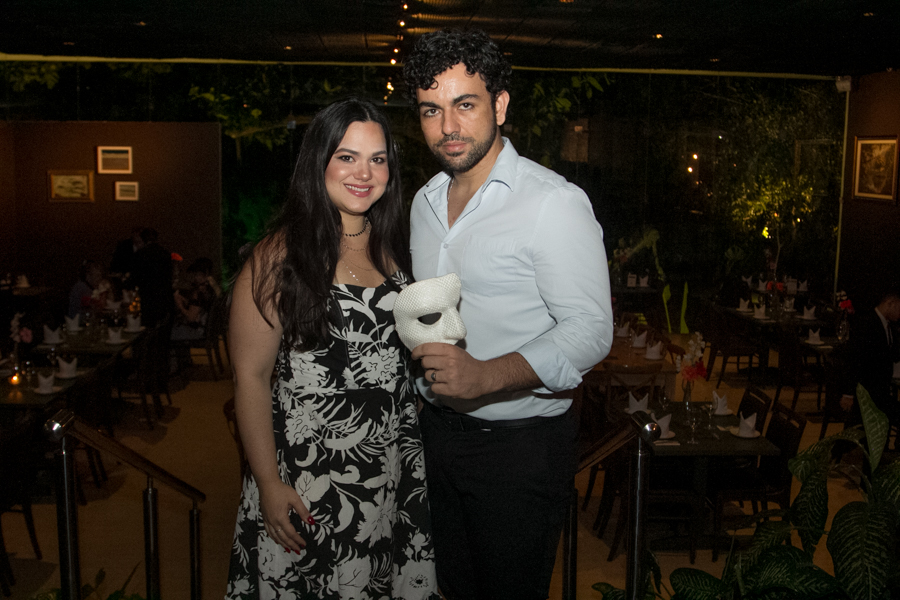 Leandro Cavalcante e Itauana Ciribeli abrilhantam Dinner Show no Pipo Restaurante Leandro Cavalcante e Itauana Ciribeli abrilhantam Dinner Show no Pipo Restaurante