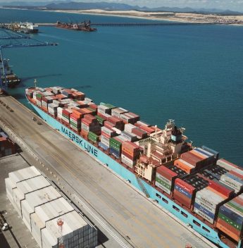 Porto do Pecém prepara embarque recorde de 15 mil toneladas de granito