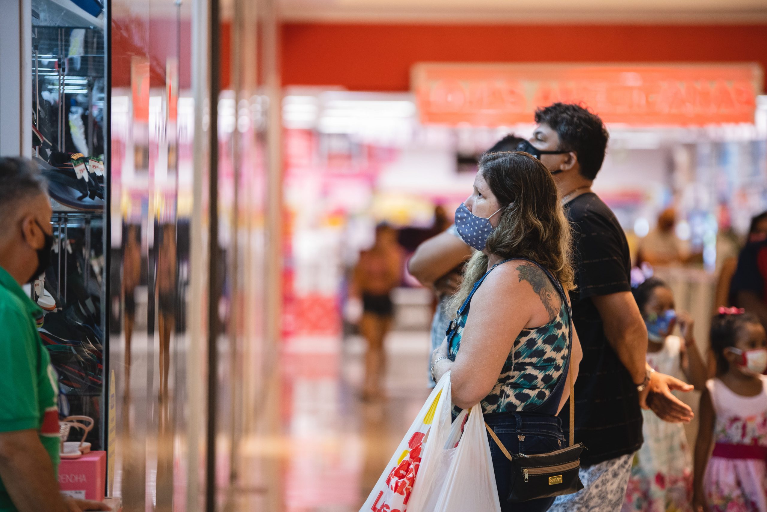 Shoppings RioMar promovem a primeira liquidação do ano com descontos de até 70%