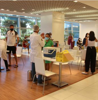 Iguatemi Fortaleza passa a aplicar a terceira dose da vacina contra a Covid-19
