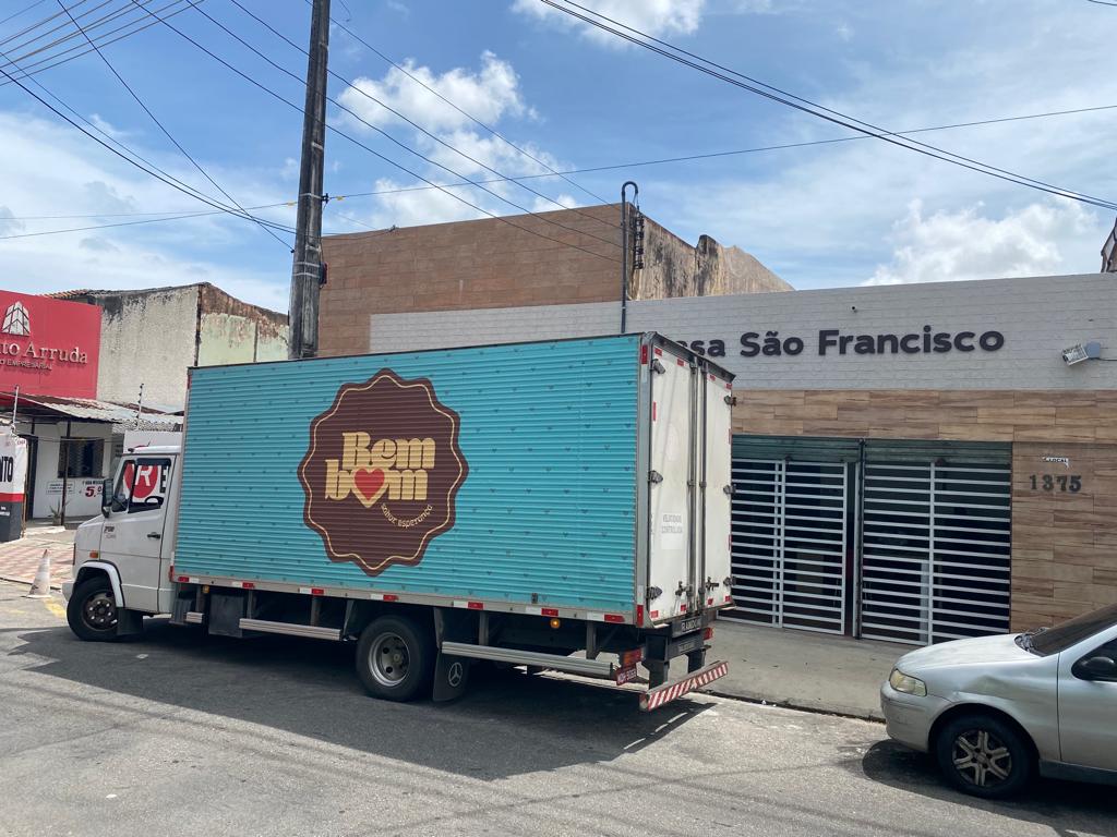 Iguatemi Fortaleza realiza a entrega de cestas báscias do projeto BemBom