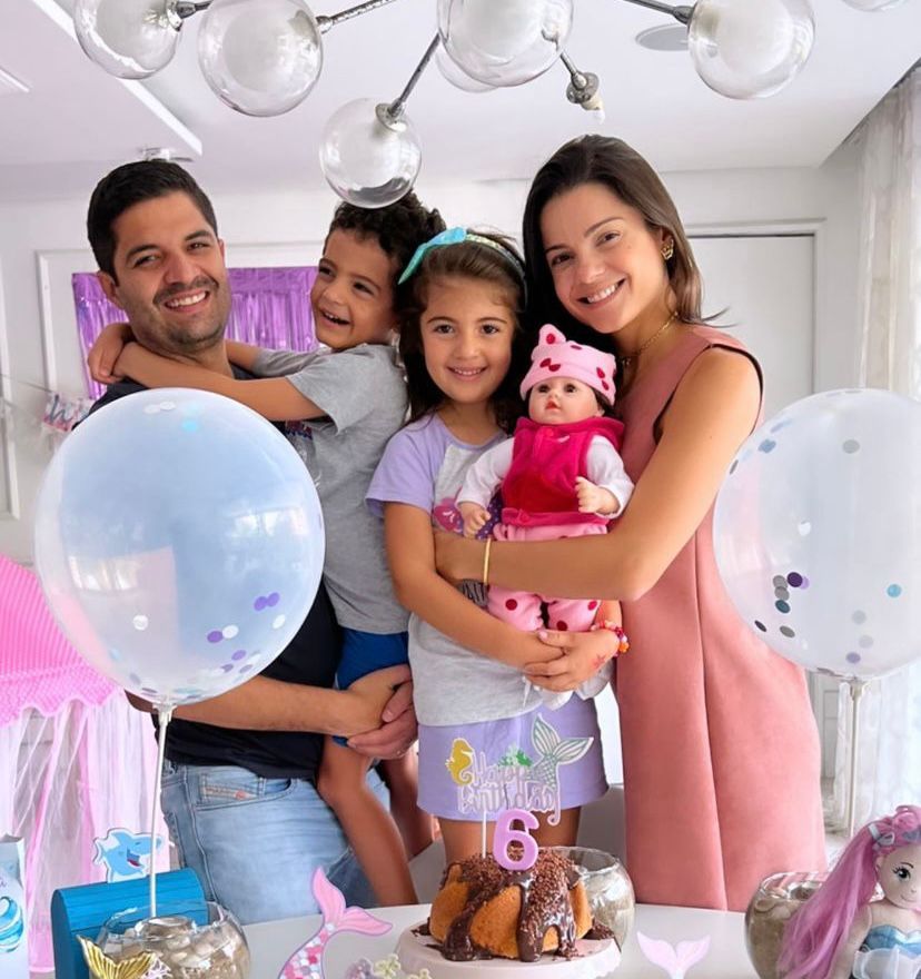 Priscilla Ximenes e Bruno Becco celebram os 6 anos da filha Luiza