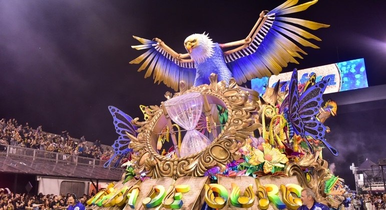 Ingressos para o desfile de Carnaval de São Paulo têm vendas retomadas