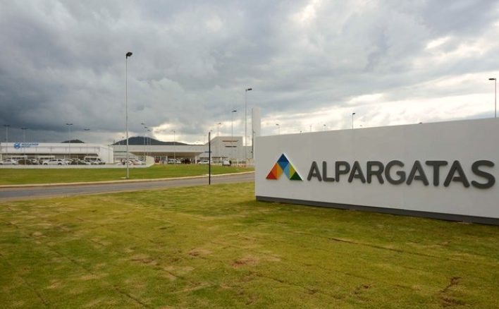 Alpargatas deve anunciar uma oferta de ações visando arrecadar até R$ 2 bilhões