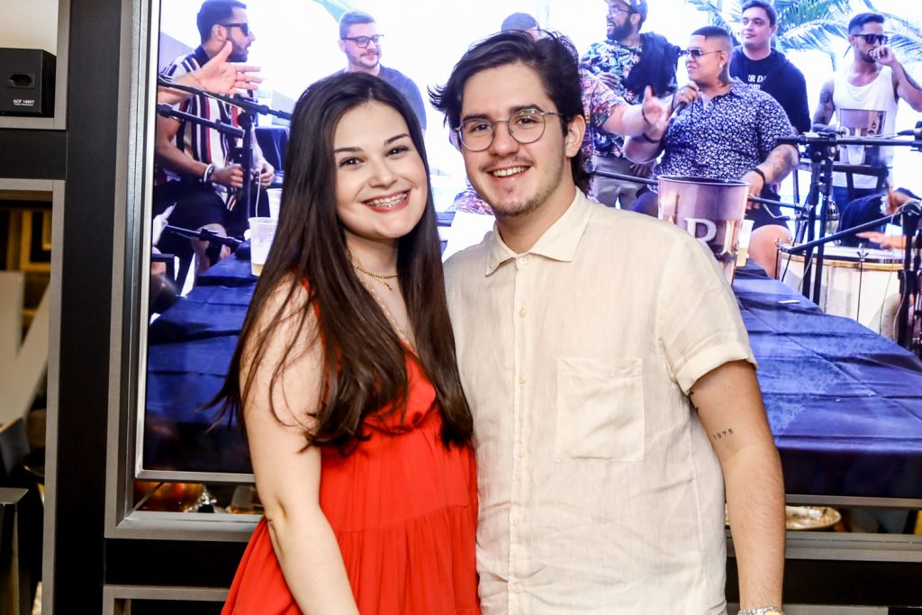 Beatrice Vasconcelos E Romeu Lira