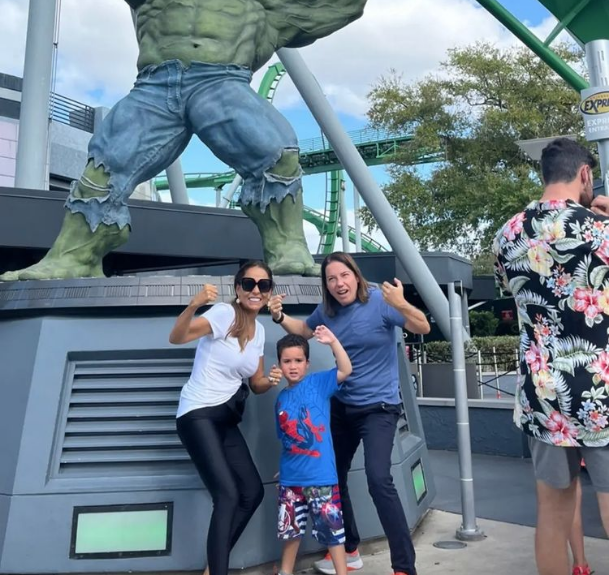 Gil Santos, Denise Bezerra e Bento aproveitam temporada de diversão em Orlando