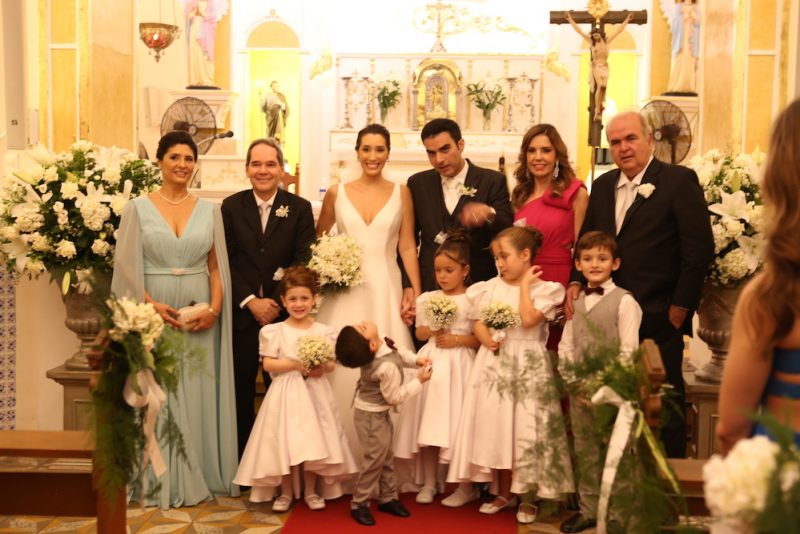 Tradição Católica - Rodrigo Nogueira e Manuela Melo trocam alianças no altar do Seminário da Prainha