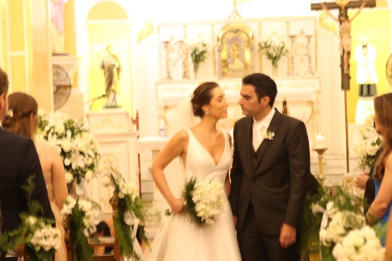 Tradição Católica - Rodrigo Nogueira e Manuela Melo trocam alianças no altar do Seminário da Prainha