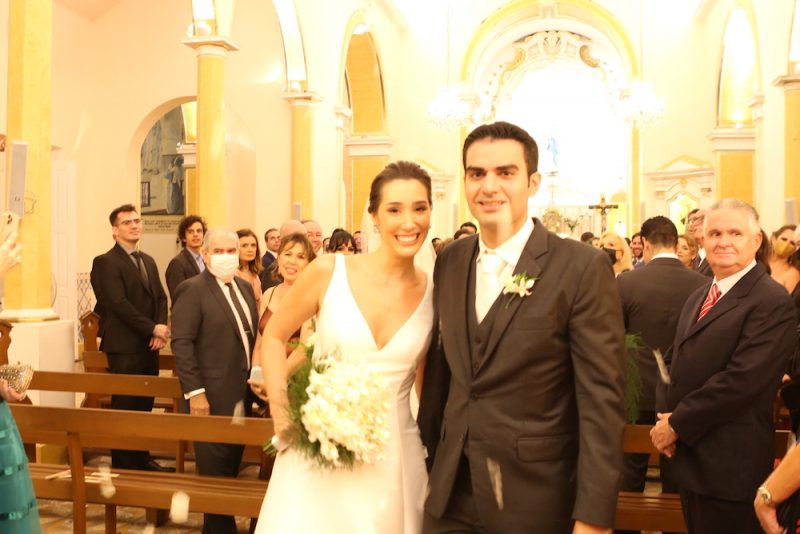 Tradição Católica - Rodrigo Nogueira e Manuela Melo trocam alianças no altar do Seminário da Prainha