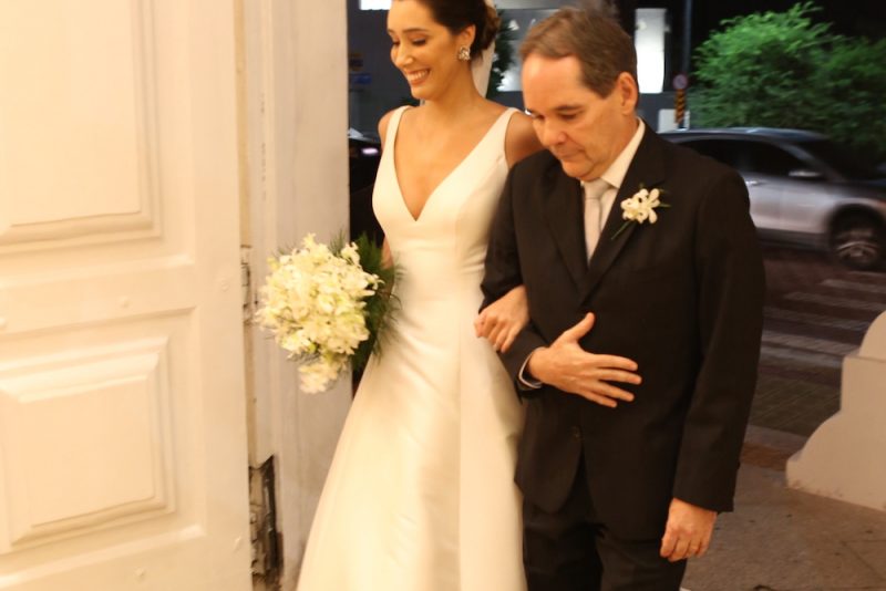 Tradição Católica - Rodrigo Nogueira e Manuela Melo trocam alianças no altar do Seminário da Prainha