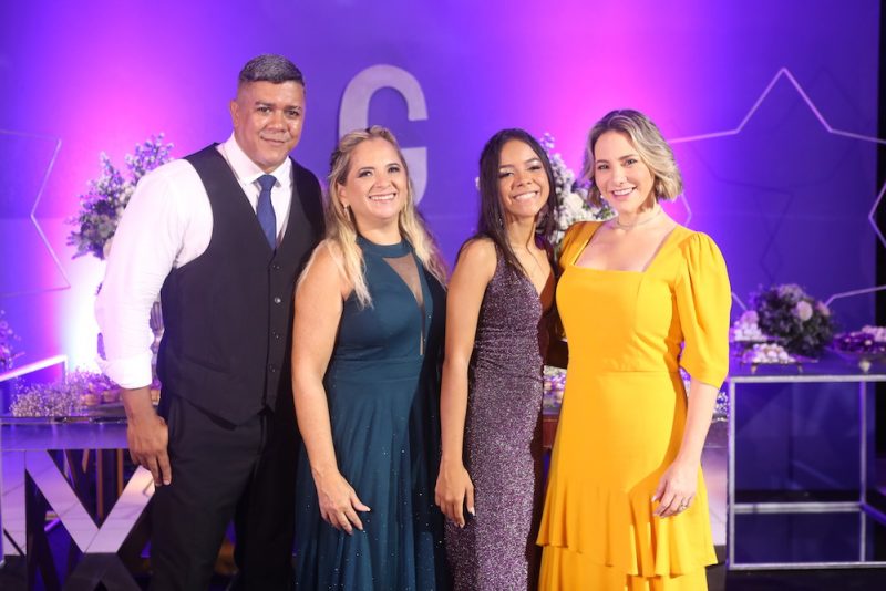 Debut - Alegria e emoção deram a tônica da festa de 15 anos de Giovanna Jinkings