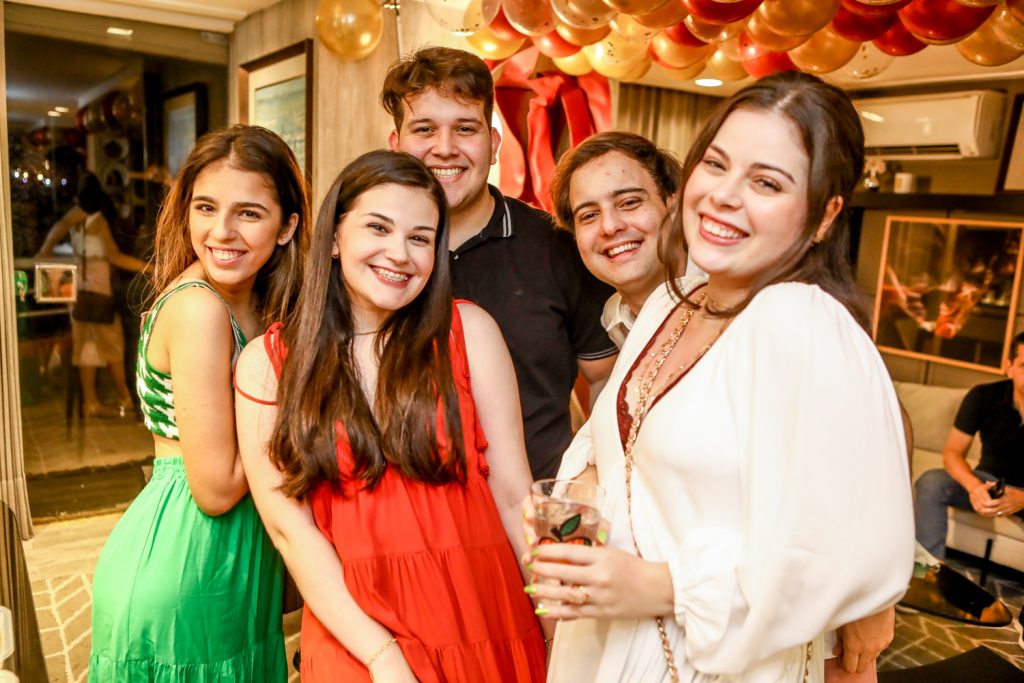 Giovana Takaoka, Beatrice Vasconcelos, Joao Fiuza, Vitor Viana E Gabriela Alcantara