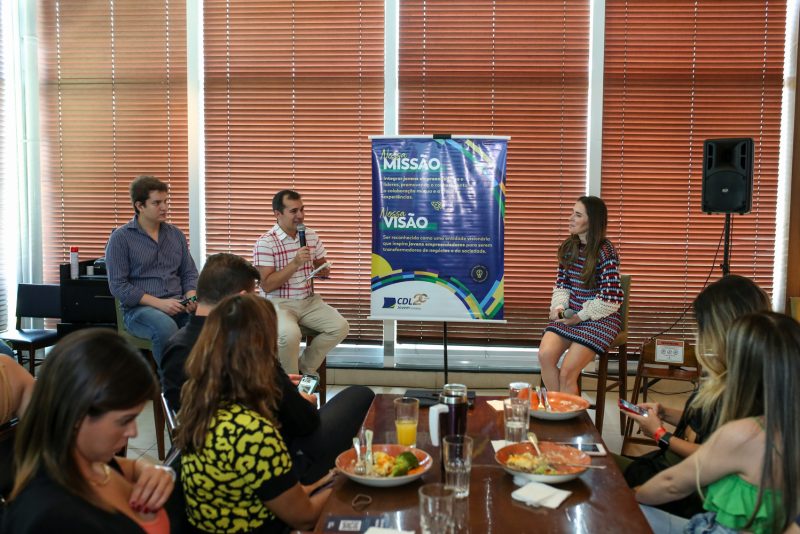 Trocas de experiências - Águeda Muniz fala sobre os desafios do mundo empresarial em almoço promovido pela CDL Jovem Fortaleza