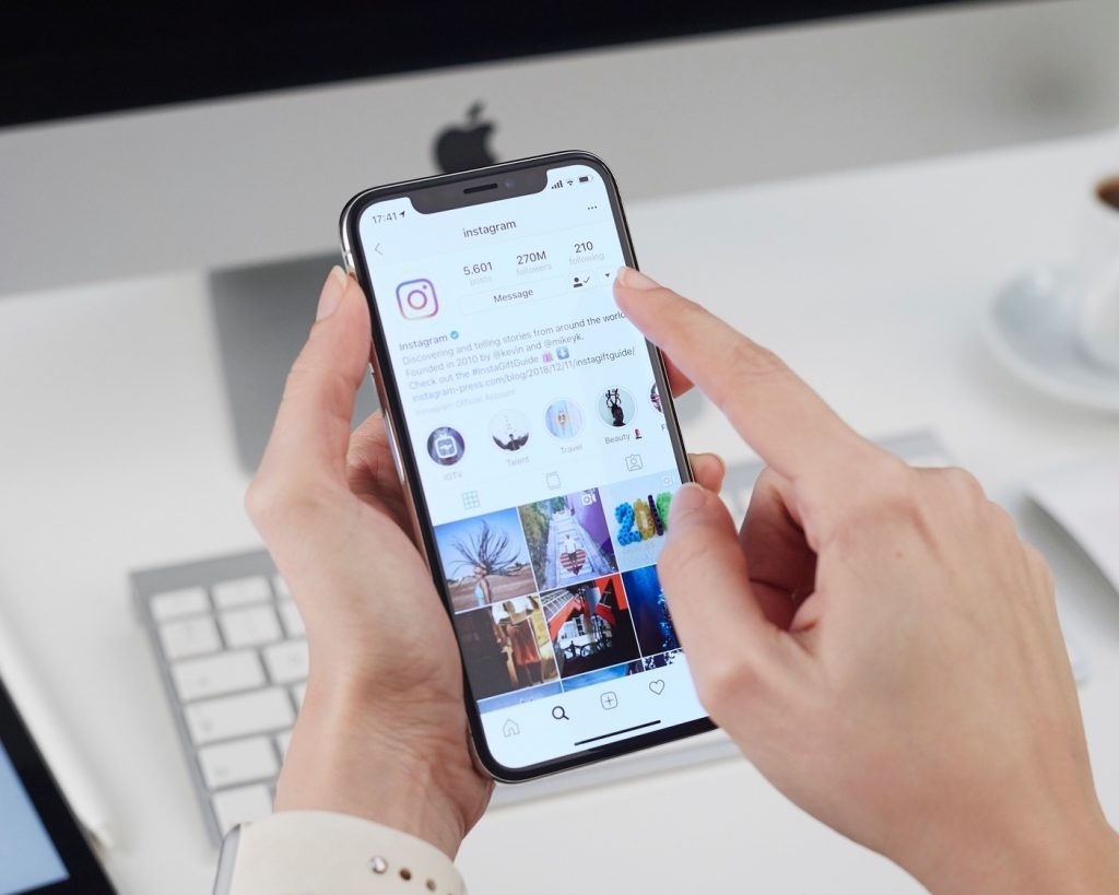 Instagram Tela Do Iphone X Com O Aplicativo De Fotos Aberto 1572870266169 V2 1x1