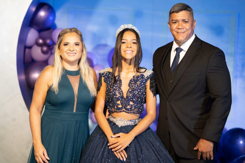 Debut - Alegria e emoção deram a tônica da festa de 15 anos de Giovanna Jinkings