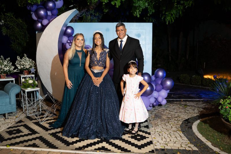 Debut - Alegria e emoção deram a tônica da festa de 15 anos de Giovanna Jinkings