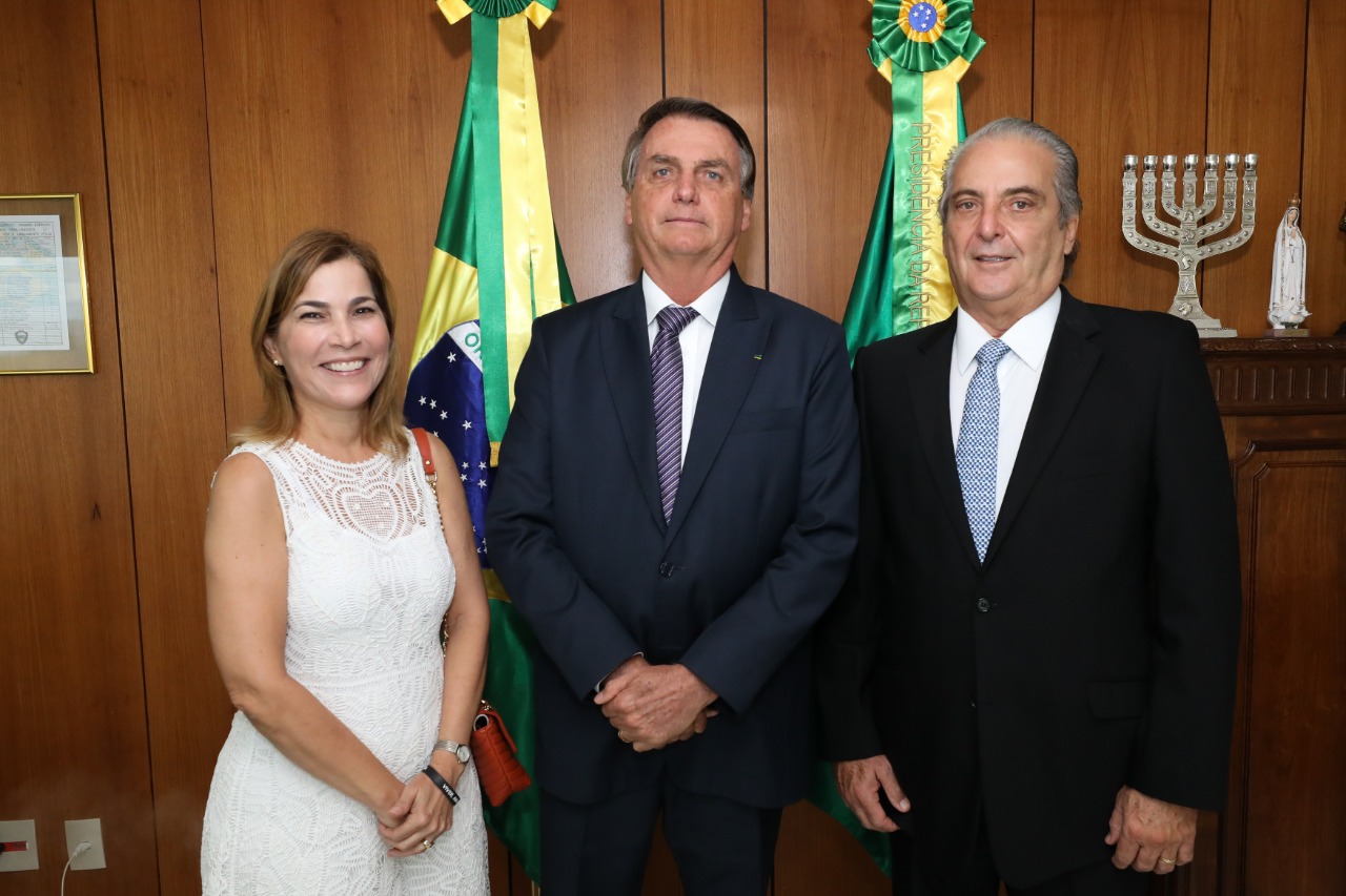 Bolsonaro recebe cearenses Mayra Pinheiro e José Alberto Bardawil em Brasília