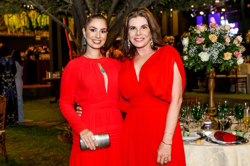 Nicole E Sandra Pinheiro
