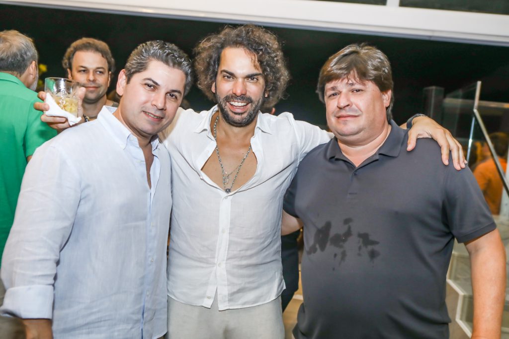 
				Pompeu Vasconcelos, Claudio Vale E George Lima 
				
