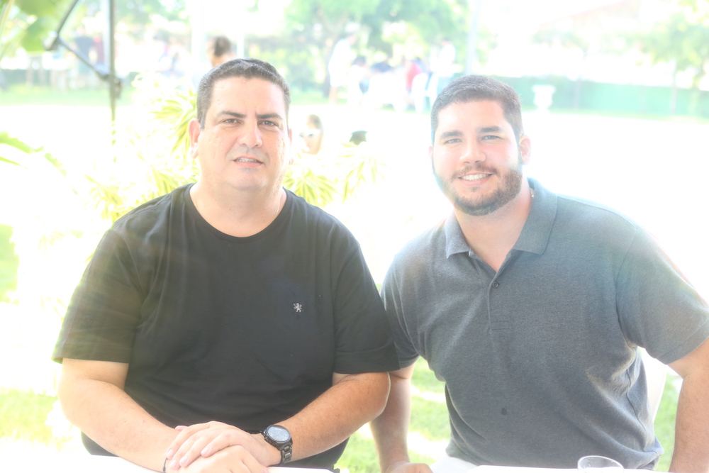 
				Raimundo E Manuel Arruda
				
