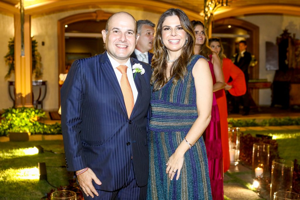 Roberto E Carol Bezerra