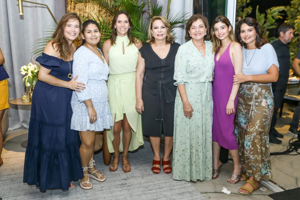Ticiana Studart, Bia Mesquita, Renata Santos, Iracema Do Vale, Ana Studart, Lara E Renata Vale (2)