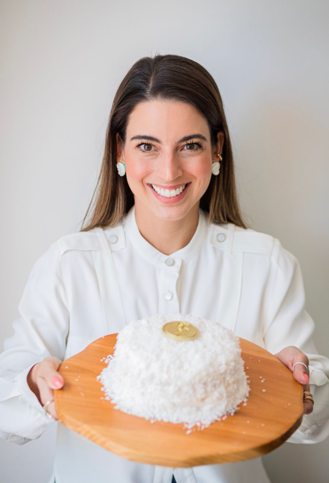 Ticiana Barreira relança o bolo de coco gelado de sua mãe, no Plus Buffet