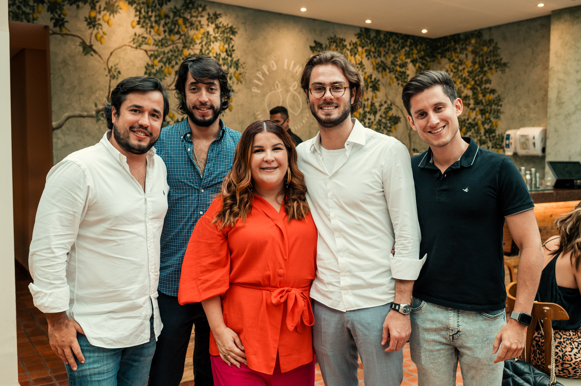 Ju Ferraz recebe convidadas para almoço de aniversário em São Paulo