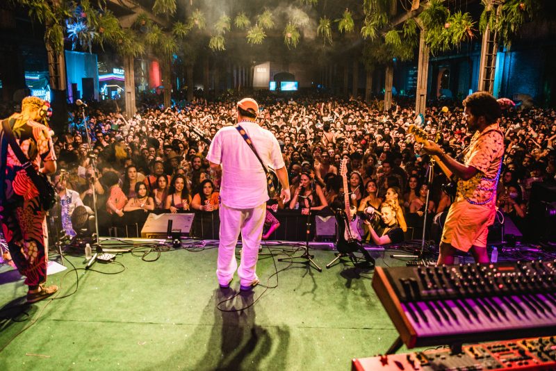 Armazém da Utopia - Auê Festival injeta brilho e folia no Carnaval do Rio de Janeiro