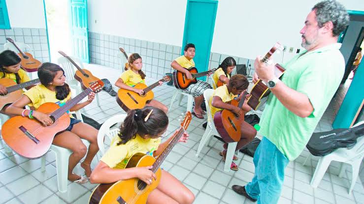 Tapera das Artes lança programa de ensino de música em escolas públicas de Aquiraz