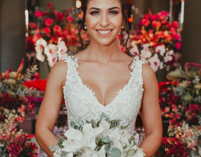 Chuva de Arroz - Larissa Rosado e Eduardo Feitosa trocam alianças em cerimonia intimista