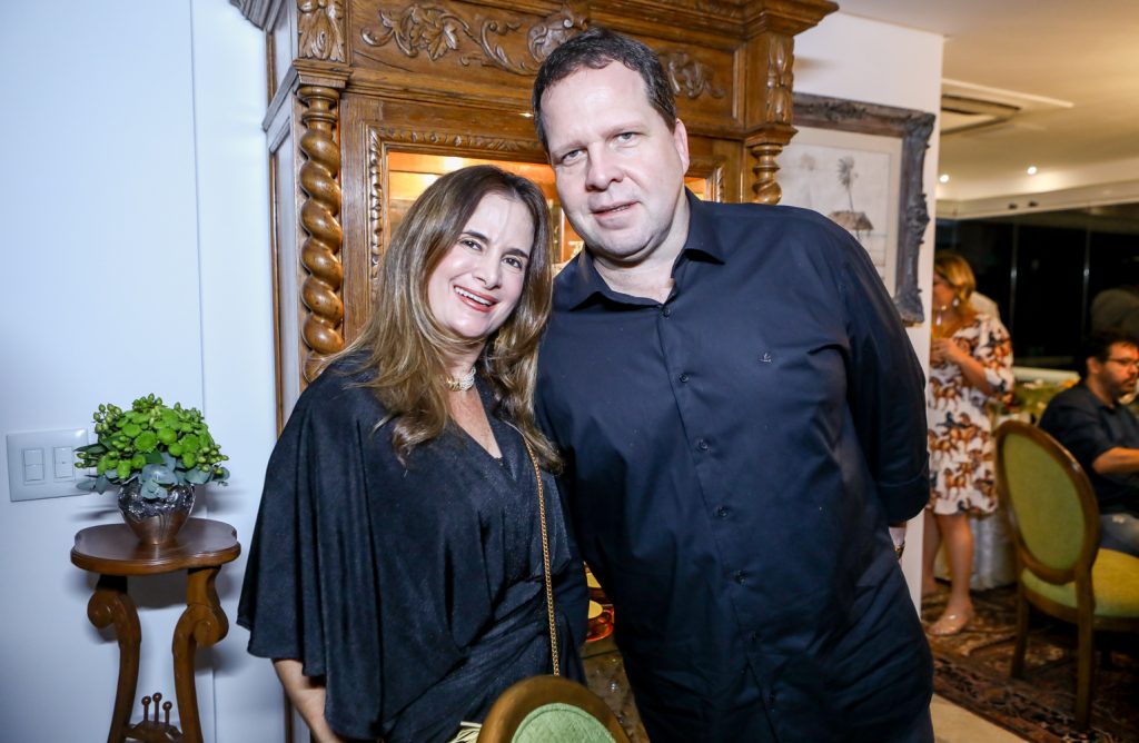Adriana Bezerra E Edson Ventura Filho