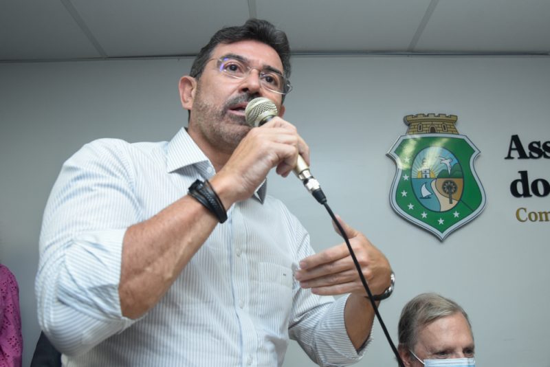 Eleições 2022 - Clima de reencontros marca ato de filiação partidária de Chiquinho Feitosa ao PSDB/CE