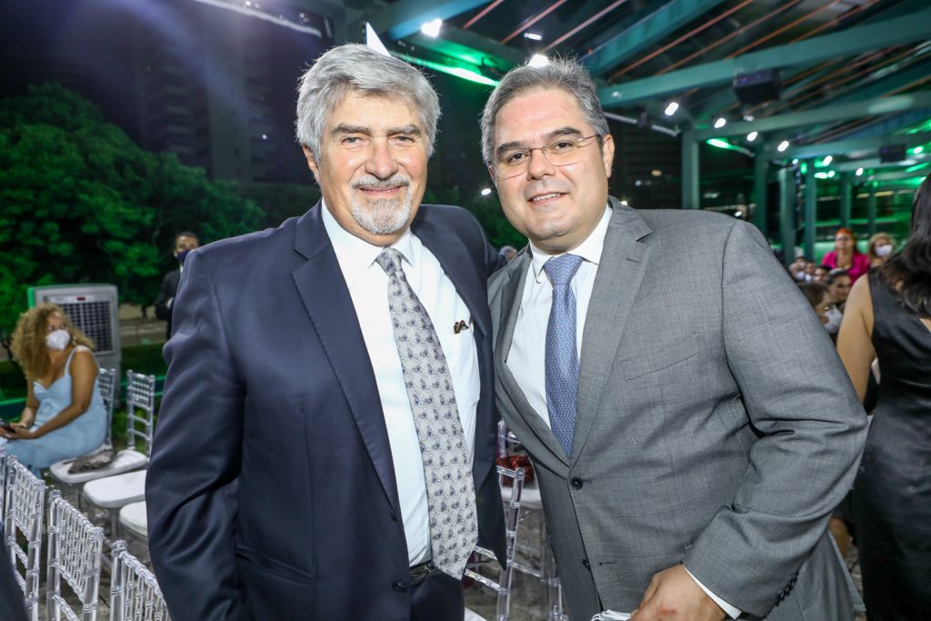 
				Amarilio Macedo E Edson Queiros Neto 
				
