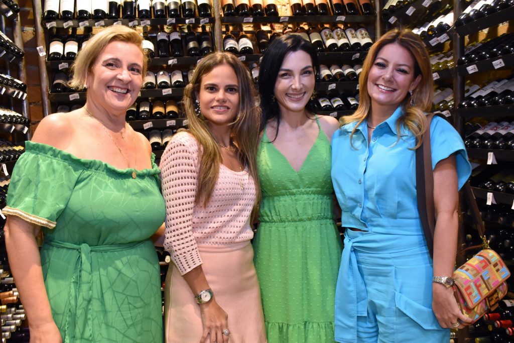 Andrea Parayba, Danielle Linheiro, Tatiana Luna (2)