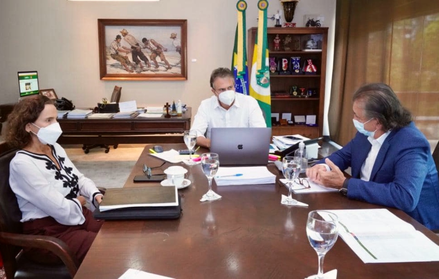 Camilo e Izolda debatem os projetos do turismo com o secretário Arialdo Pinho