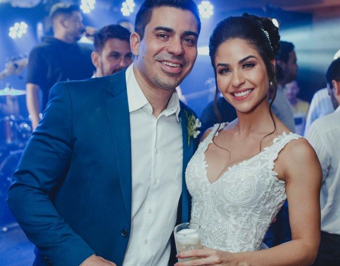 Chuva de Arroz - Larissa Rosado e Eduardo Feitosa trocam alianças em cerimonia intimista