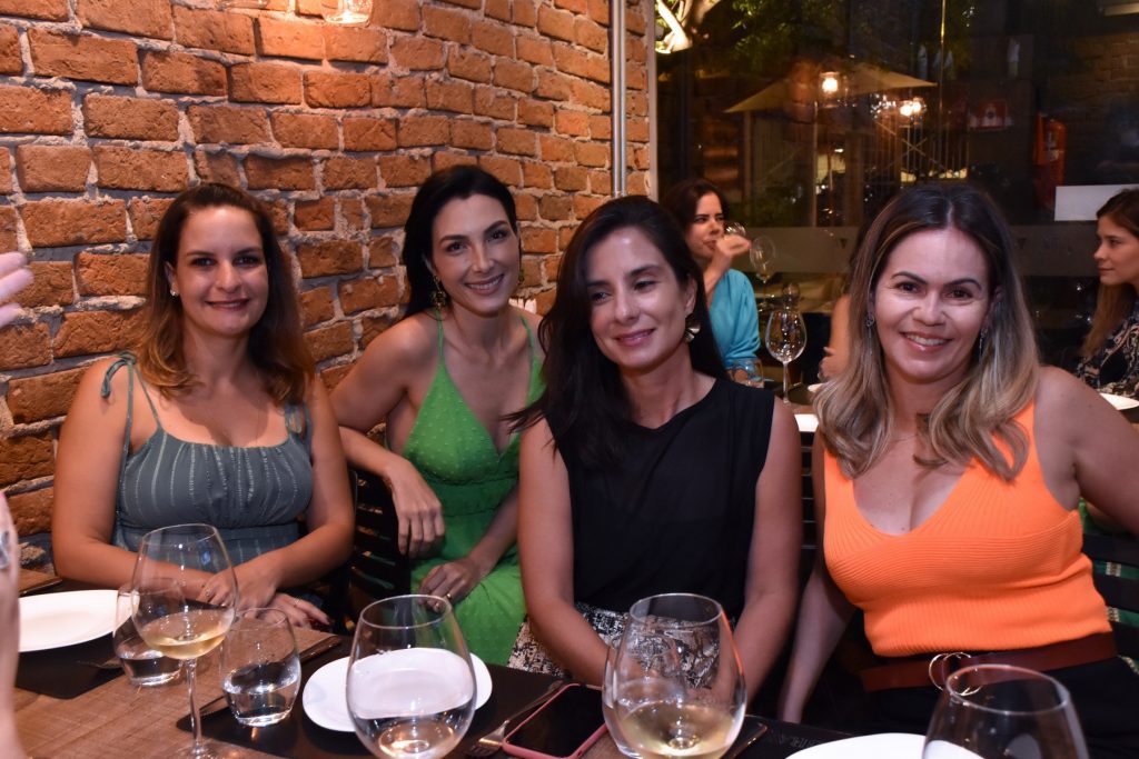 Danielle, Paula Campos , E Ryana Aguiar