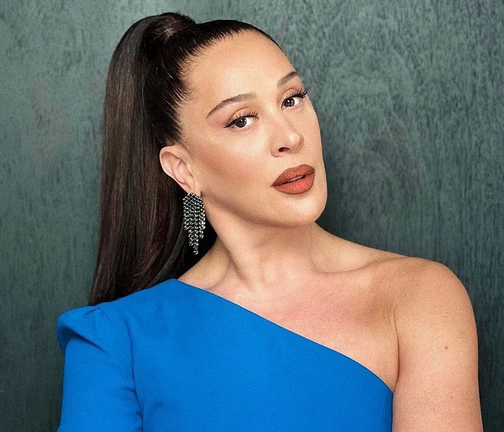 Claudia Raia aterrisa em Salvador para apresentar musical no Teatro Castro Alves