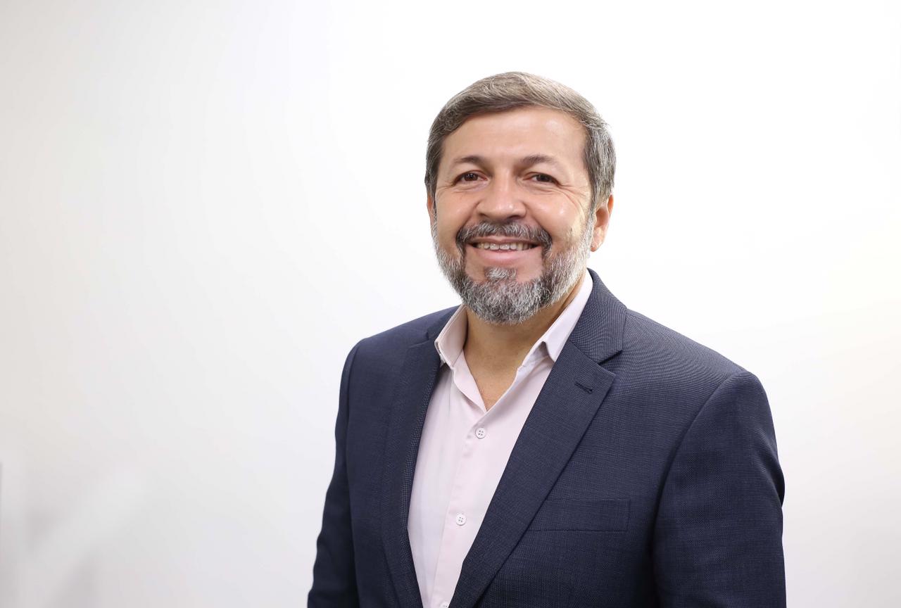 Élcio Batista lança livro sobre os desafios da realidade do Século XXI Élcio Batista lança livro sobre os desafios da realidade do Século XXI